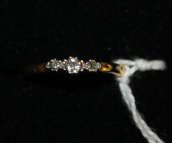 Three-stone diamond ring,18ct gold setting